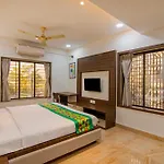 Treebo Petals Banquet & Suites - Kolkata