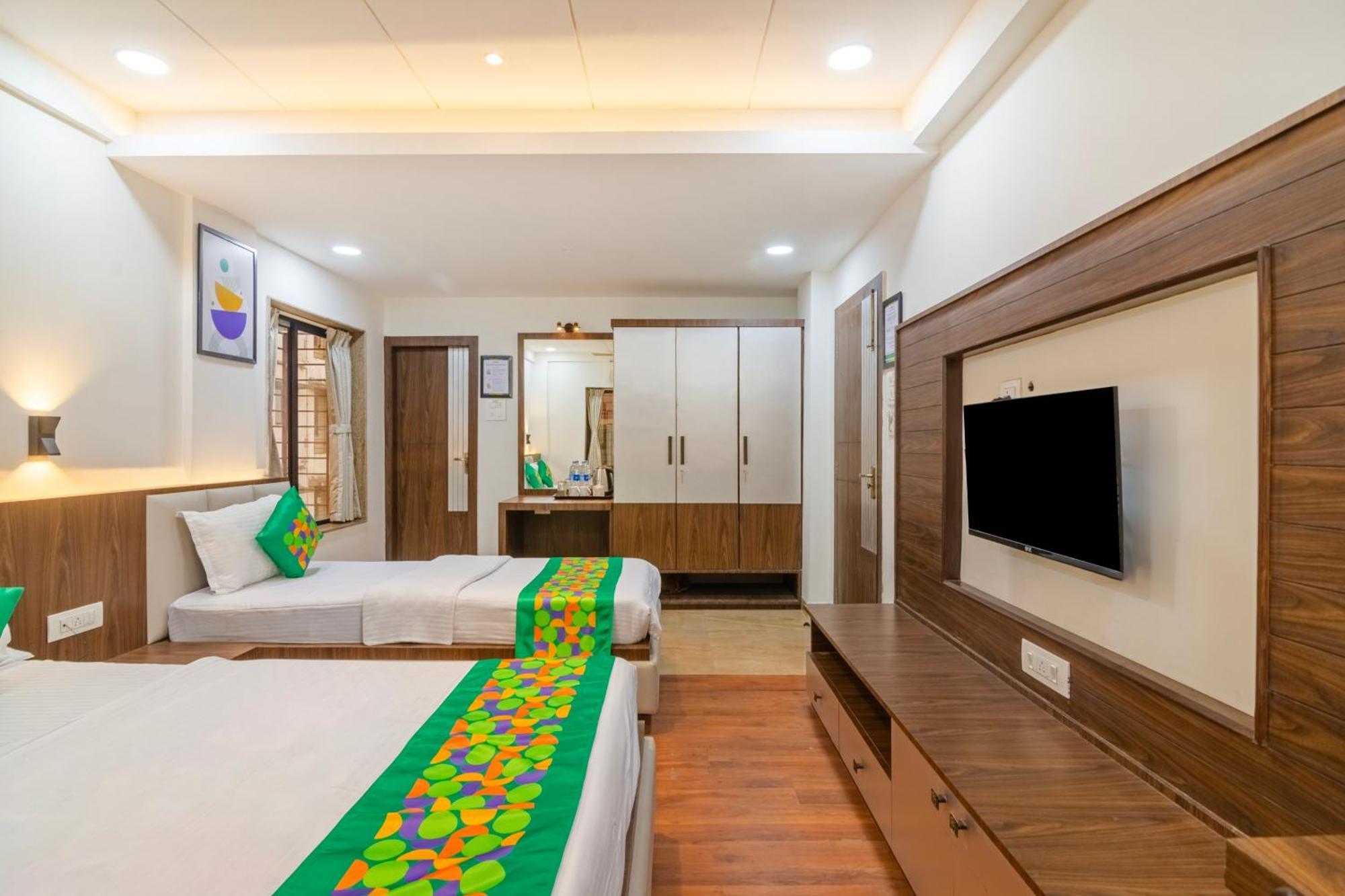 Treebo Petals Banquet & - Hotel 3*